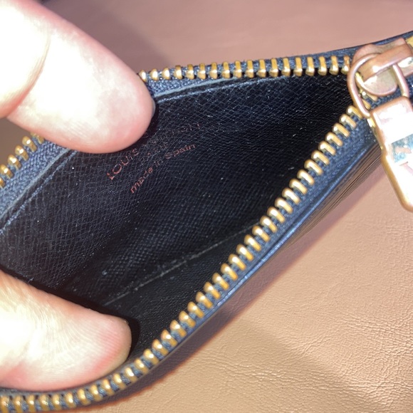 Louis Vuitton Zip Card Key Case, Black Epi Leather, Preowned , CA0063 - Picture 11 of 15